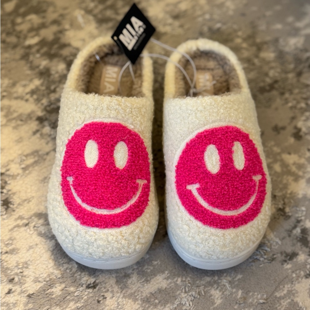 MIA Cream Slippers with Pink Smiley Design